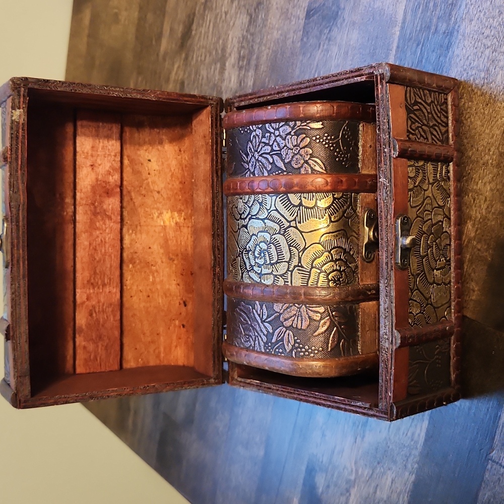 Vintage Style Set Of Decorative Storage Container Chests - Picture 15 of 15